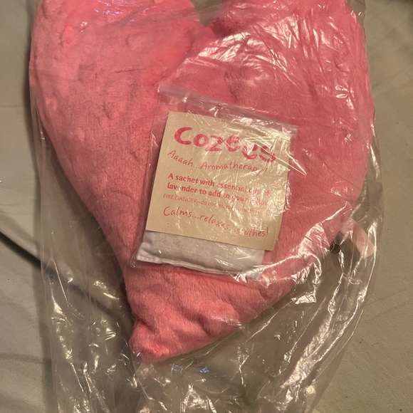 NIB Tender Heart pink Cozee with aromatherapy. - Picture 2 of 3